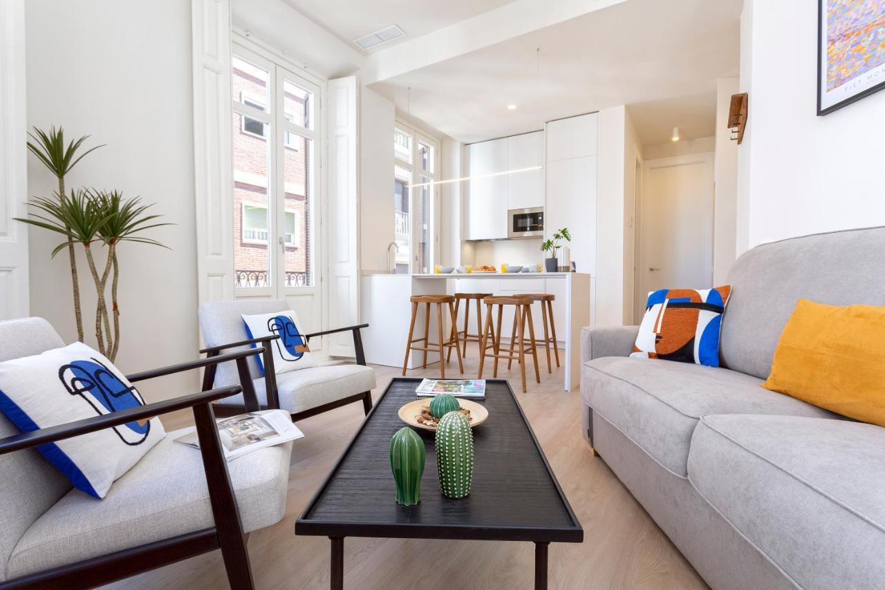 Apartamentos Thyssen Cisneros By Rent Me 马拉加 外观 照片