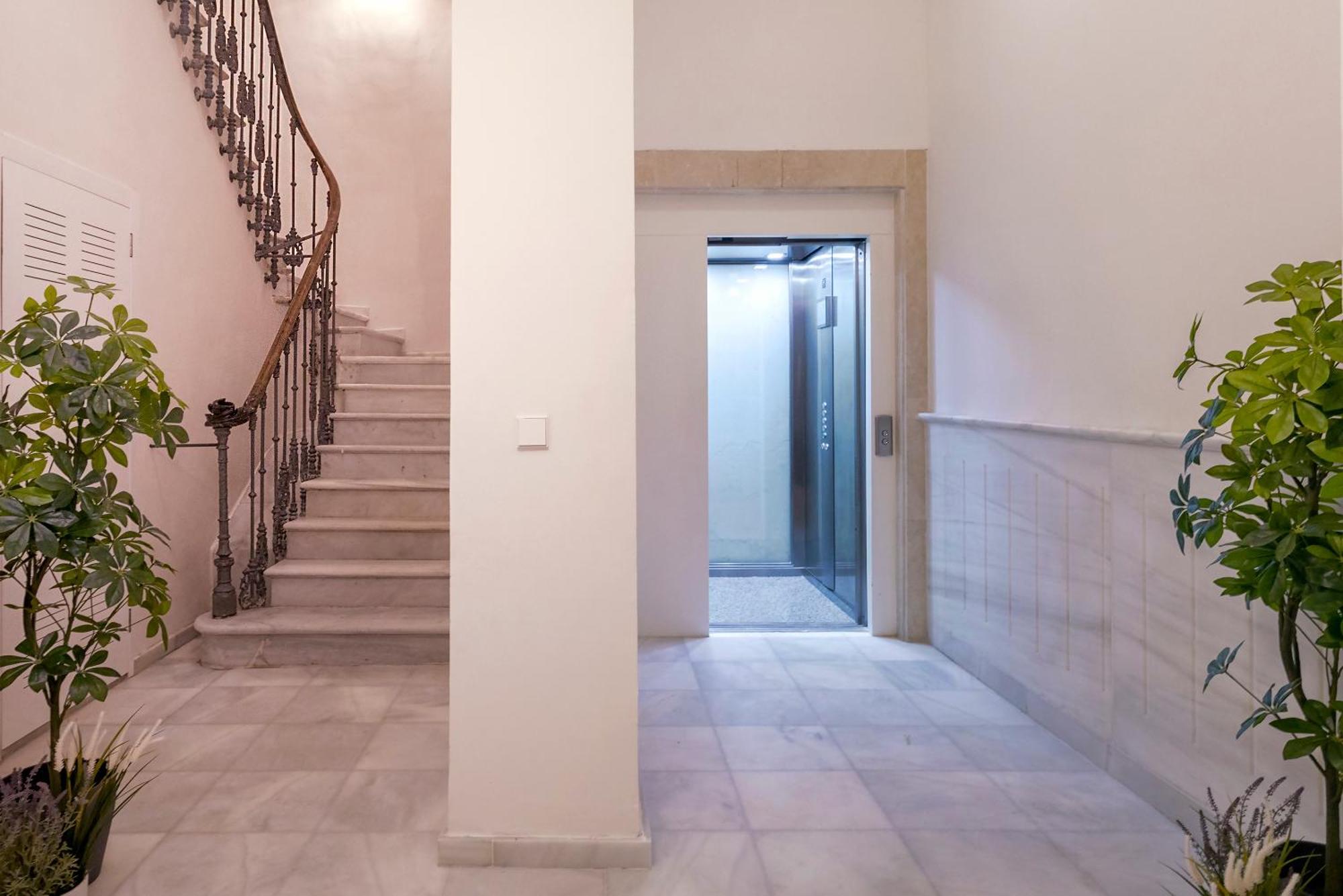 Apartamentos Thyssen Cisneros By Rent Me 马拉加 外观 照片